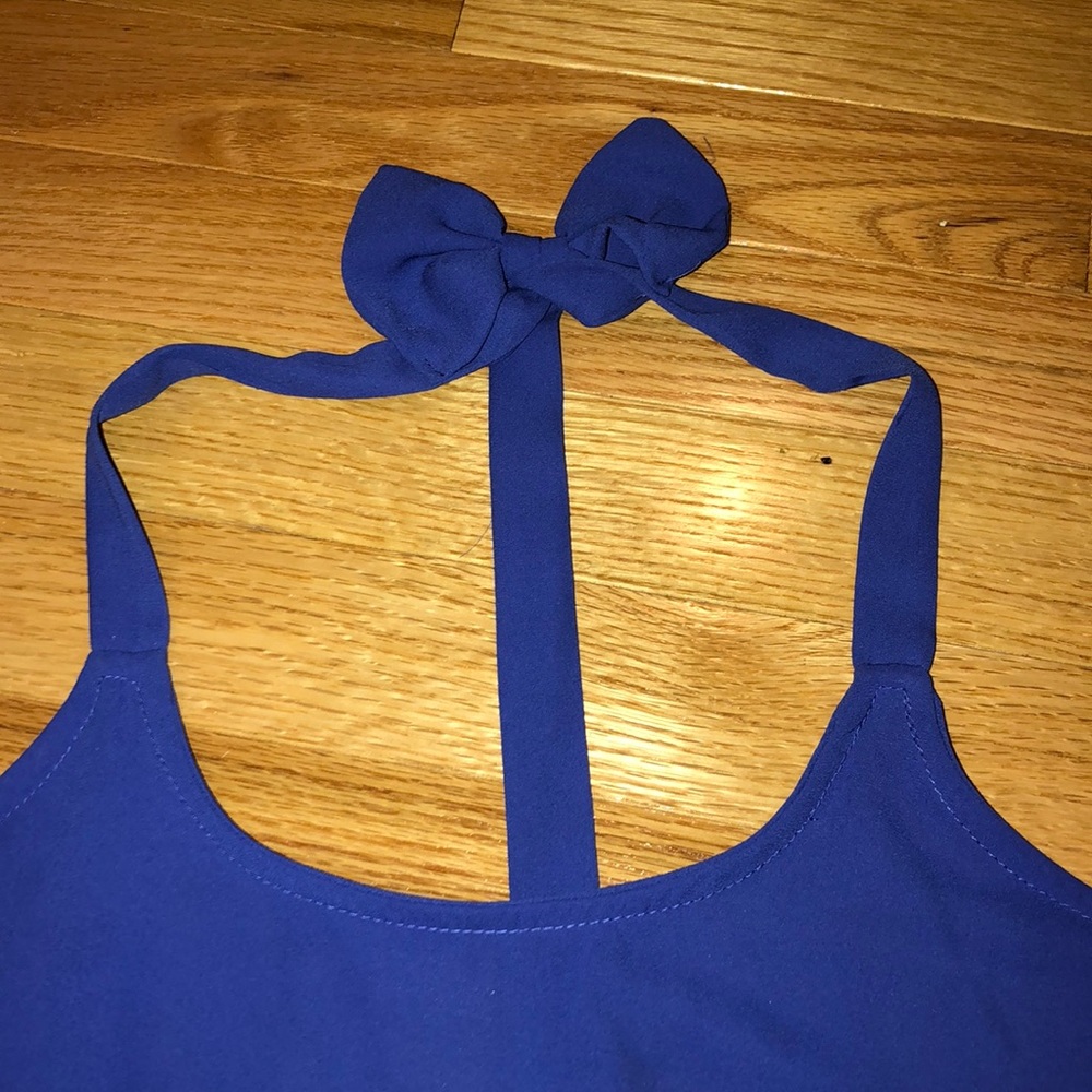Blue t back top with bow back of neck detail - Picture 2 of 6